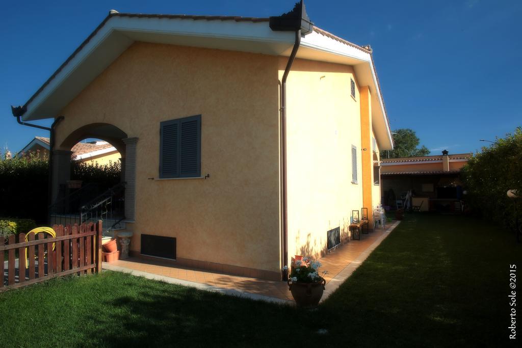 Il Bacio E La Nocciola Bed & Breakfast Labico Ruang foto