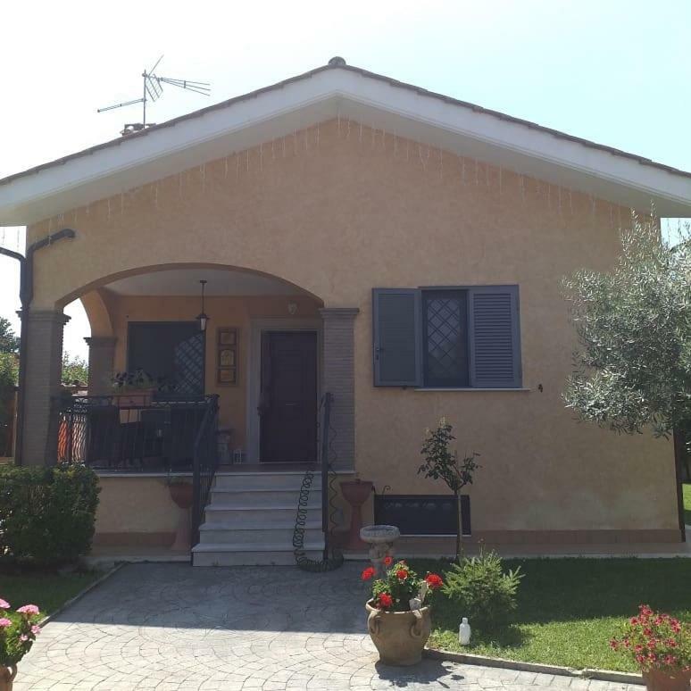 Il Bacio E La Nocciola Bed & Breakfast Labico Bagian luar foto